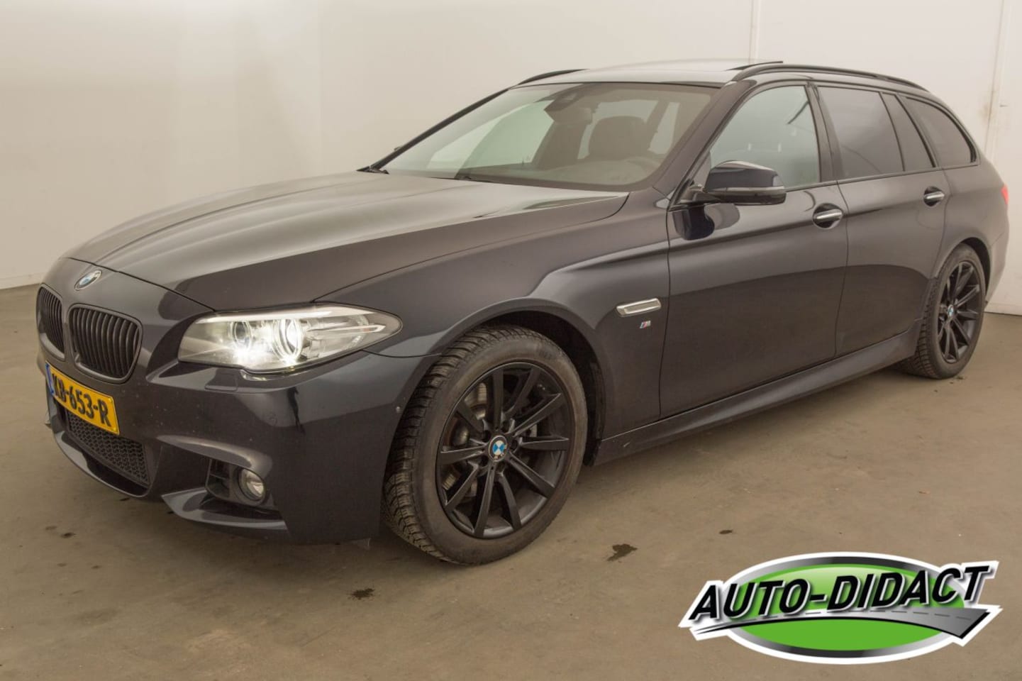 BMW 5-serie Touring - 520i M Sport Edition Pano High Executive - AutoWereld.nl