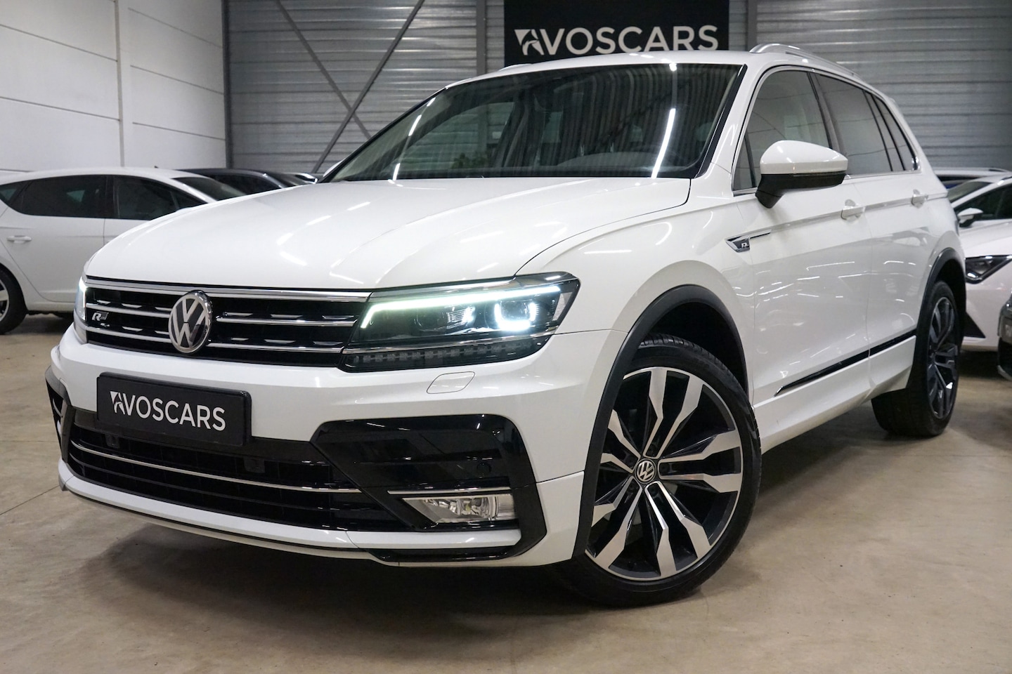 Volkswagen Tiguan - 1.4 TSI 4Motion 150PK R-Line * Trekhaak - LED - 20" - App - ACC - Lane * - AutoWereld.nl