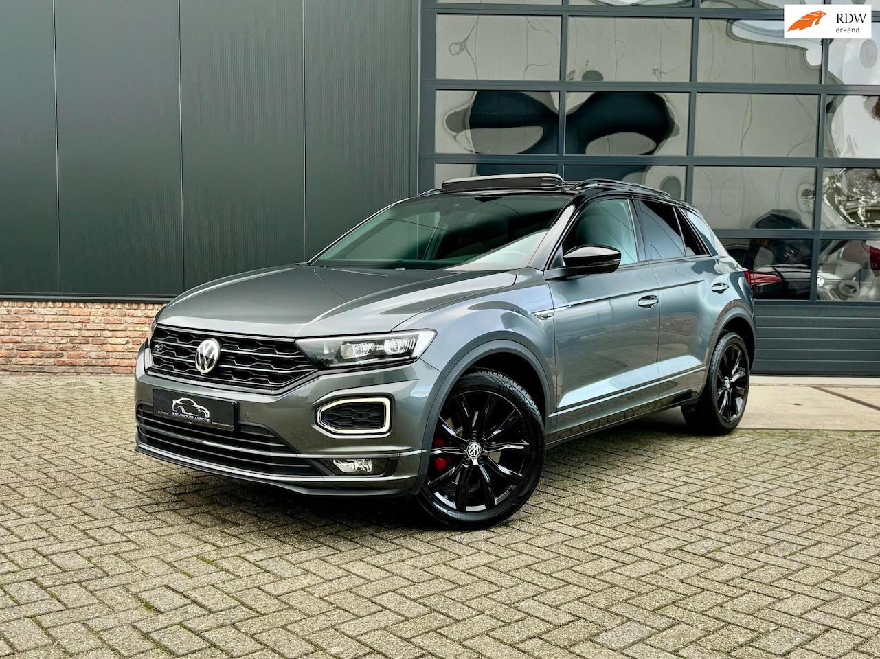 Volkswagen T-Roc - 1.5 TSI Highline R-Line Blackstyle/Pano/Navi/Led/Virt/Garantie - AutoWereld.nl