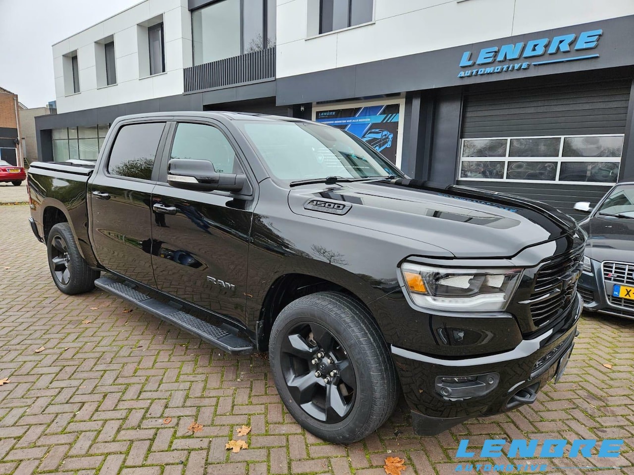 Dodge Ram 1500 - 4X4 5.7 V8 4x4 Crew Cab Big Horn - AutoWereld.nl