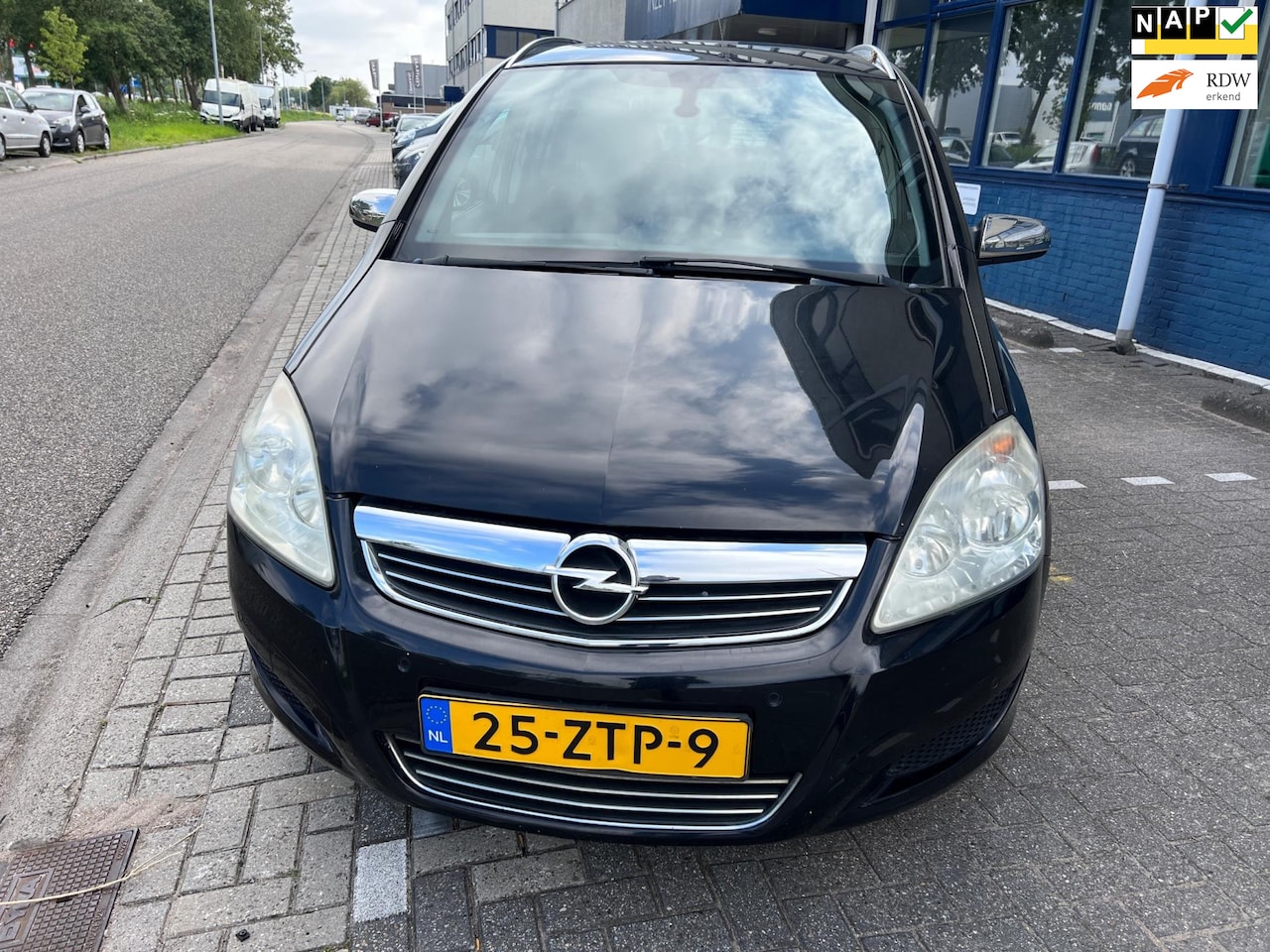 Opel Zafira - 1.6 Essentia 1.6 Essentia (( 7 personen))) - AutoWereld.nl