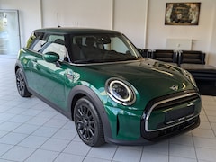 MINI Cooper - 1.5 Classic AUT. * LED, DIGI DASH, PANORAMA, NAVI, ACC, CAMERA, VERW. STUUR & STOEL * UNFA