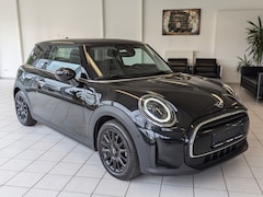 MINI Cooper - 1.5 Classic AUT. * LED, DIGI DASH, PANORAMA, NAVI, ACC, CAMERA, VERW. STUUR & STOEL * UNFA