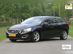 Volvo V60 - 1.6 T3 Summum / Leder interieur / Parkeersensoren / Navigatie / Elektrische stoelen / enz