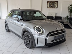 MINI Cooper - 1.5 Classic AUT. * LED, DIGI DASH, PANORAMA, NAVI, ACC, CAMERA, VERW. STUUR & STOEL * UNFA