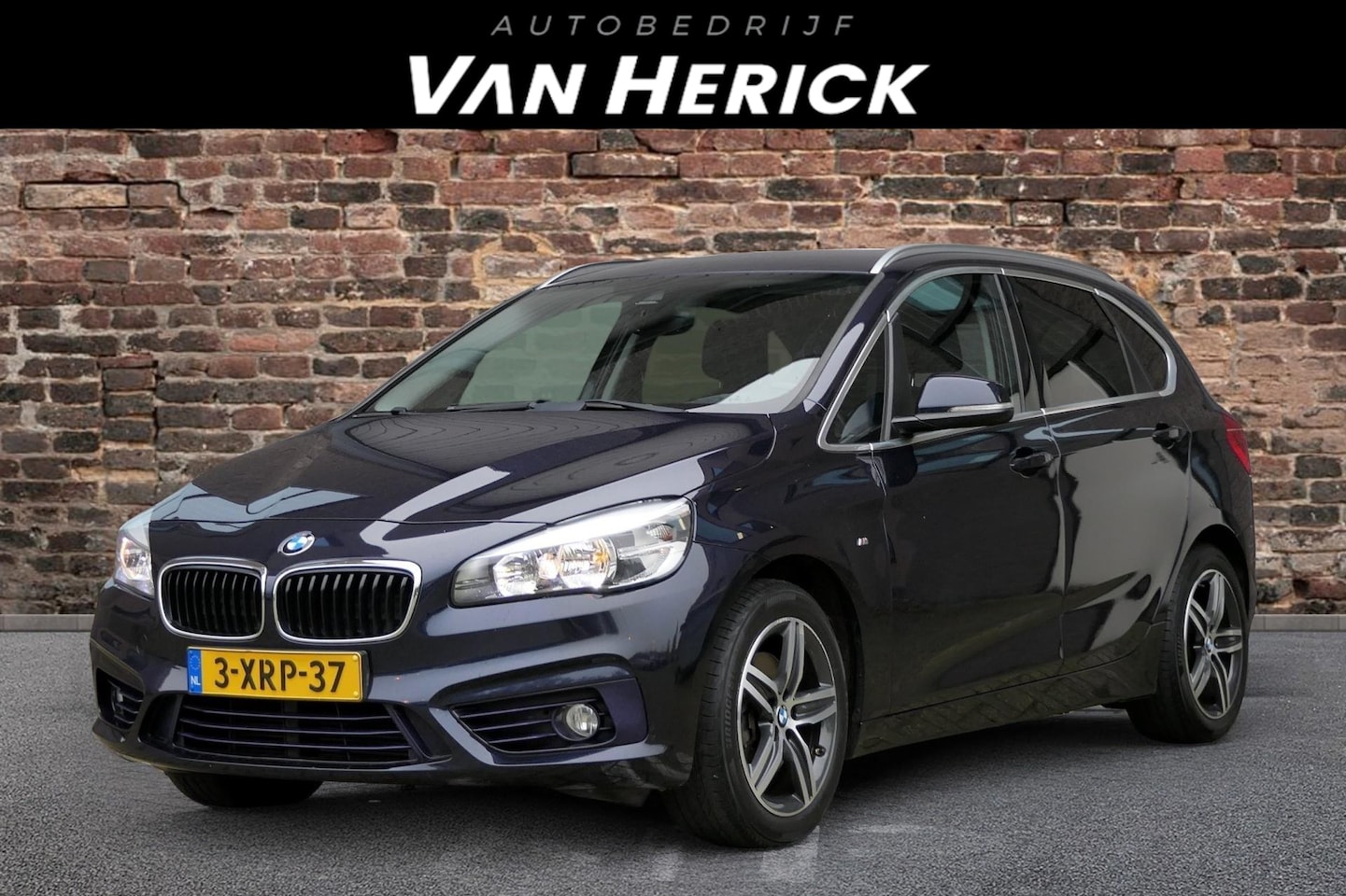 BMW 2-serie Active Tourer - 218i Executive | Cruise | Sportstoelen | Trekhaak - AutoWereld.nl