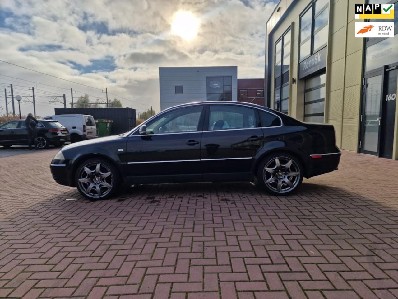 Volkswagen Passat - 4.0 W8 4Motion / AUTOMAAT / LIMOUSINE / NAP - AutoWereld.nl