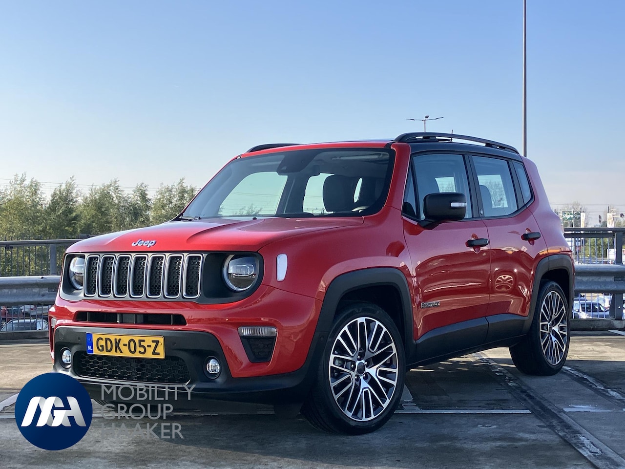 Jeep Renegade - 1.5T e-Hybrid Summit Schuifdak / 19" Velgen - AutoWereld.nl