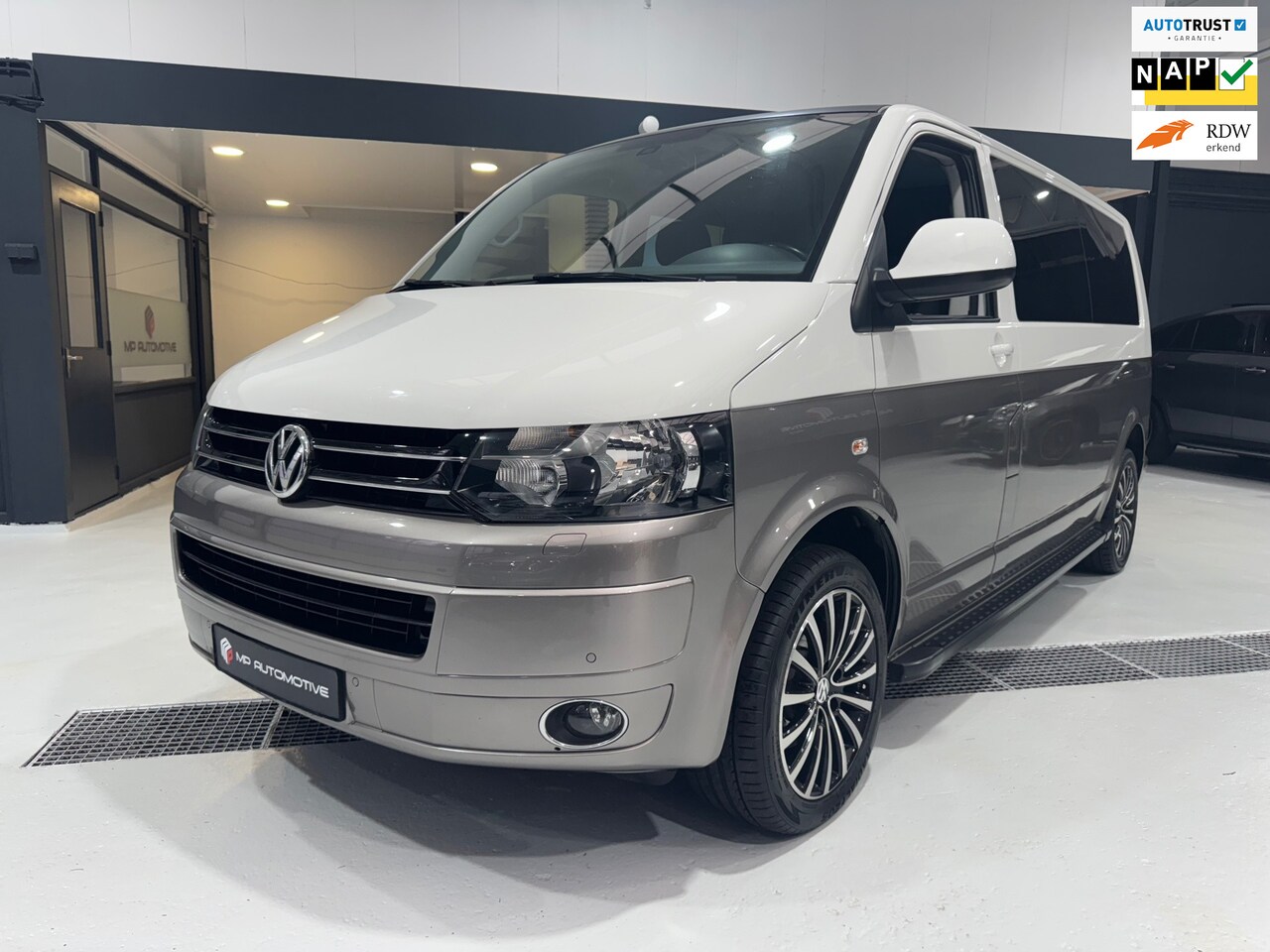 Volkswagen Transporter - 2.0 TDI 140PK Highline DC|Twone Tone|Cruise|LANG|NAP - AutoWereld.nl