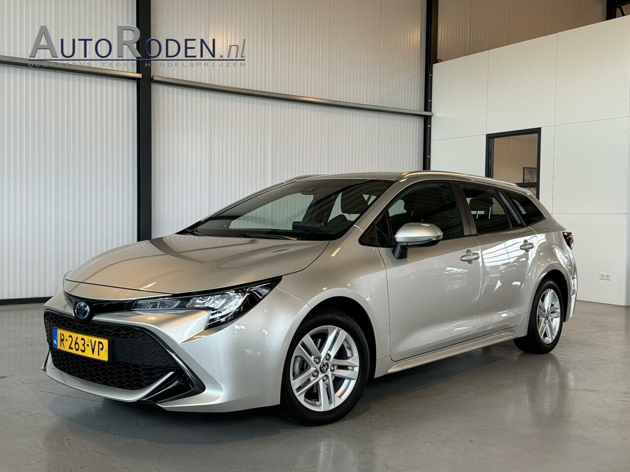 Toyota Corolla Touring Sports - 1.8 Hybrid 90kw Active|Camera|Adapt.Cruise|CarPlay - AutoWereld.nl