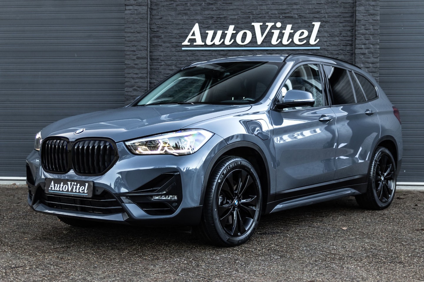 BMW X1 - xDrive25e Steptronic Sport Line | Trekhaak | Comfort Access | Sportleder | Stoel + stuurve - AutoWereld.nl