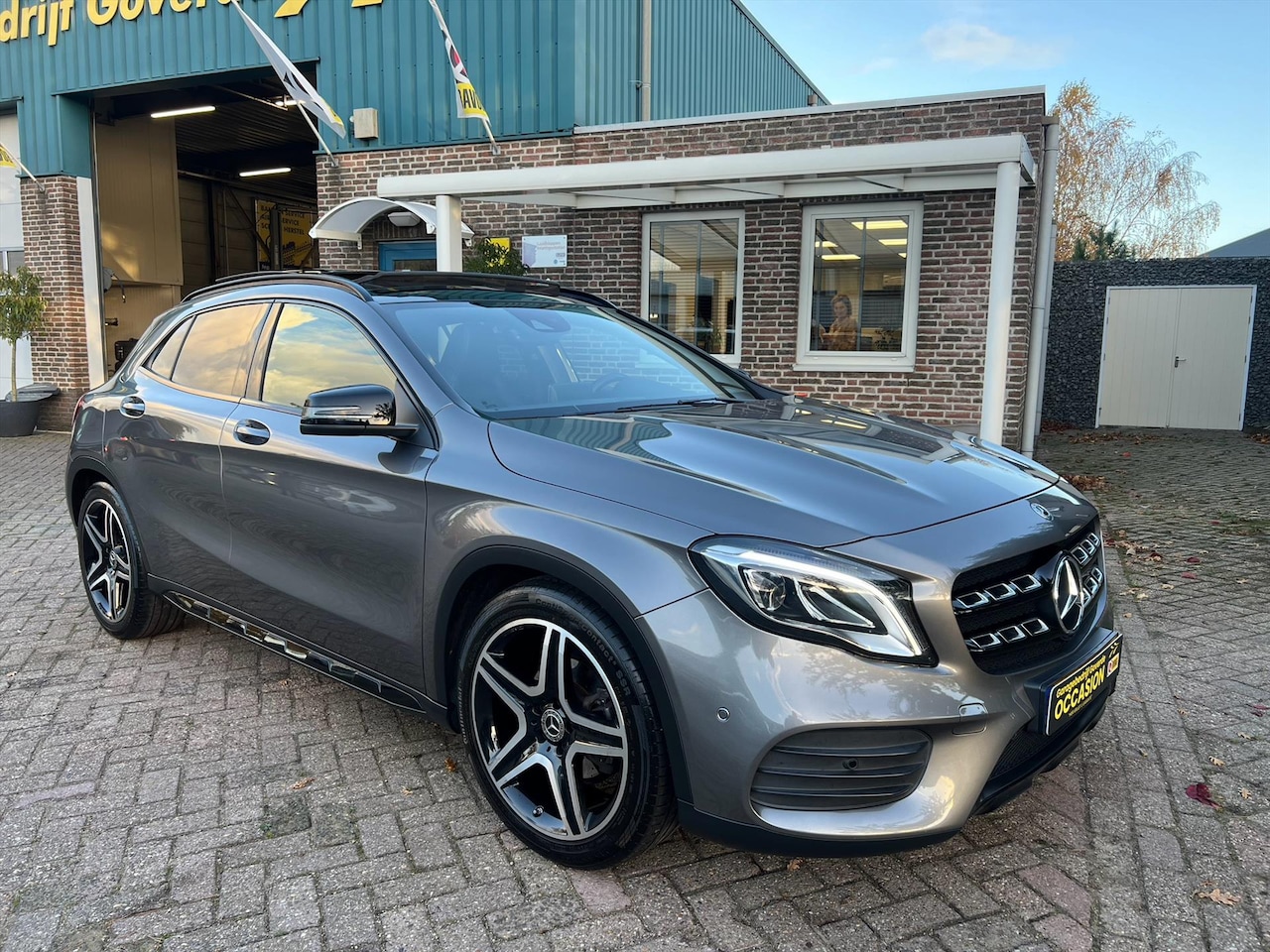 Mercedes-Benz GLA-Klasse - 180 7G-DCT Bus Sol AMG Night, Pano, VOL - AutoWereld.nl