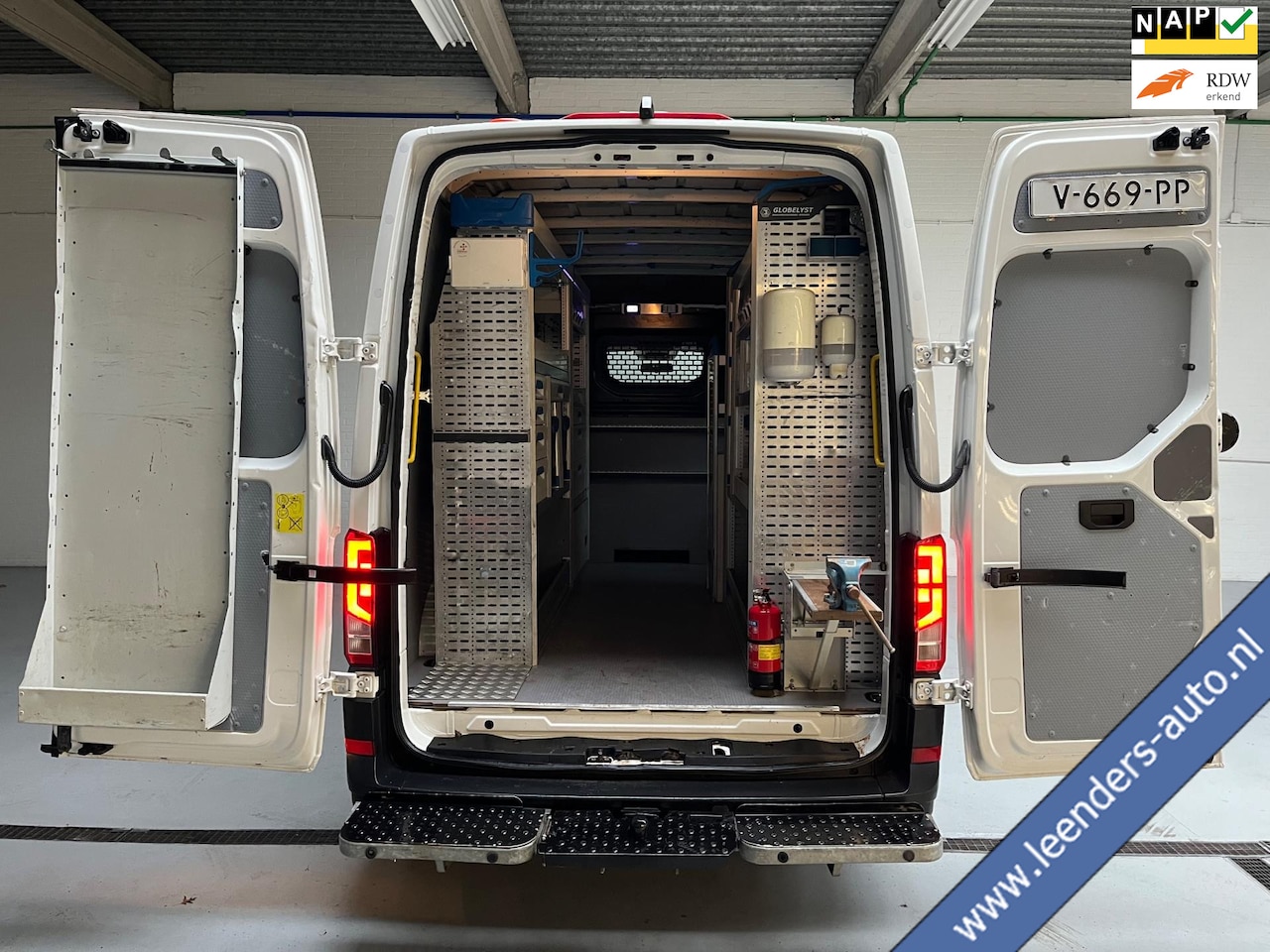 Volkswagen Crafter - SERVICEWAGEN 35 2.0 TDI 140PK euro6 L3H3 (oude L2H2) V230 OMVORMER SORTIMO STANDKACHEL TRE - AutoWereld.nl