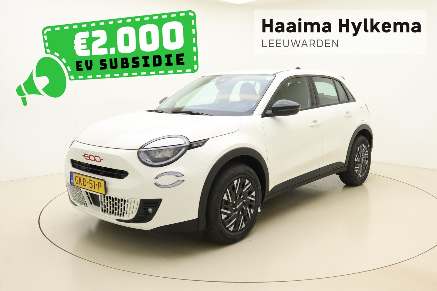 Fiat 600e - RED 54 kWh | Apple Carplay/Android auto | Cruise control | Keyless start | Parkeersensoren - AutoWereld.nl