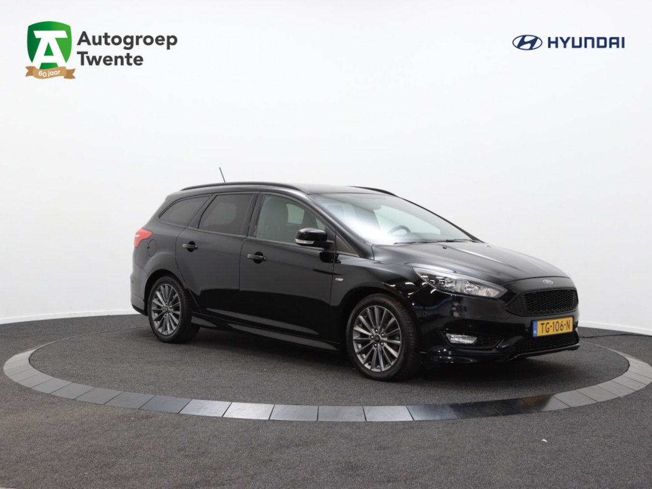 Ford Focus Wagon - 1.0 Trend ST-Line | Carplay | Trekhaak | Navigatie | Cruise Cont - AutoWereld.nl