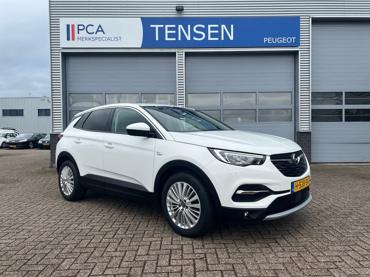 Opel Grandland X - 1.2 130PK Turbo Innovation | Navigatie | Keyless | Electrische achterklep | Dodehoek bewak - AutoWereld.nl