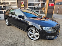 Skoda Octavia Combi - 1.4 TSI Greentech Elegance , panoramadak, trekhaak, luxe uitvoering