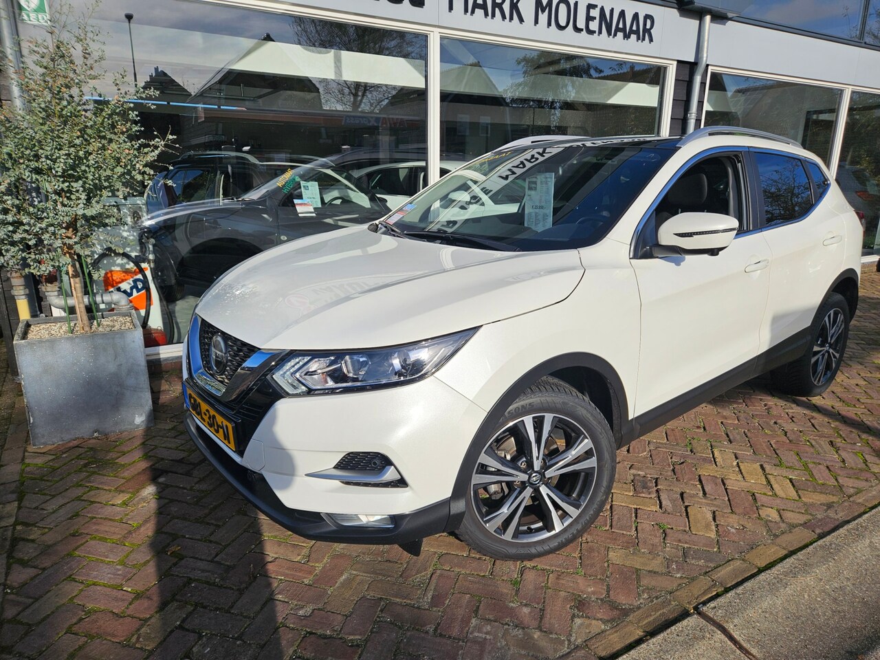 Nissan Qashqai - 1.3 DIG-T Design Edition 1.3 DIG-T Design Edition,zeer complete auto,panorama,360 camera - AutoWereld.nl