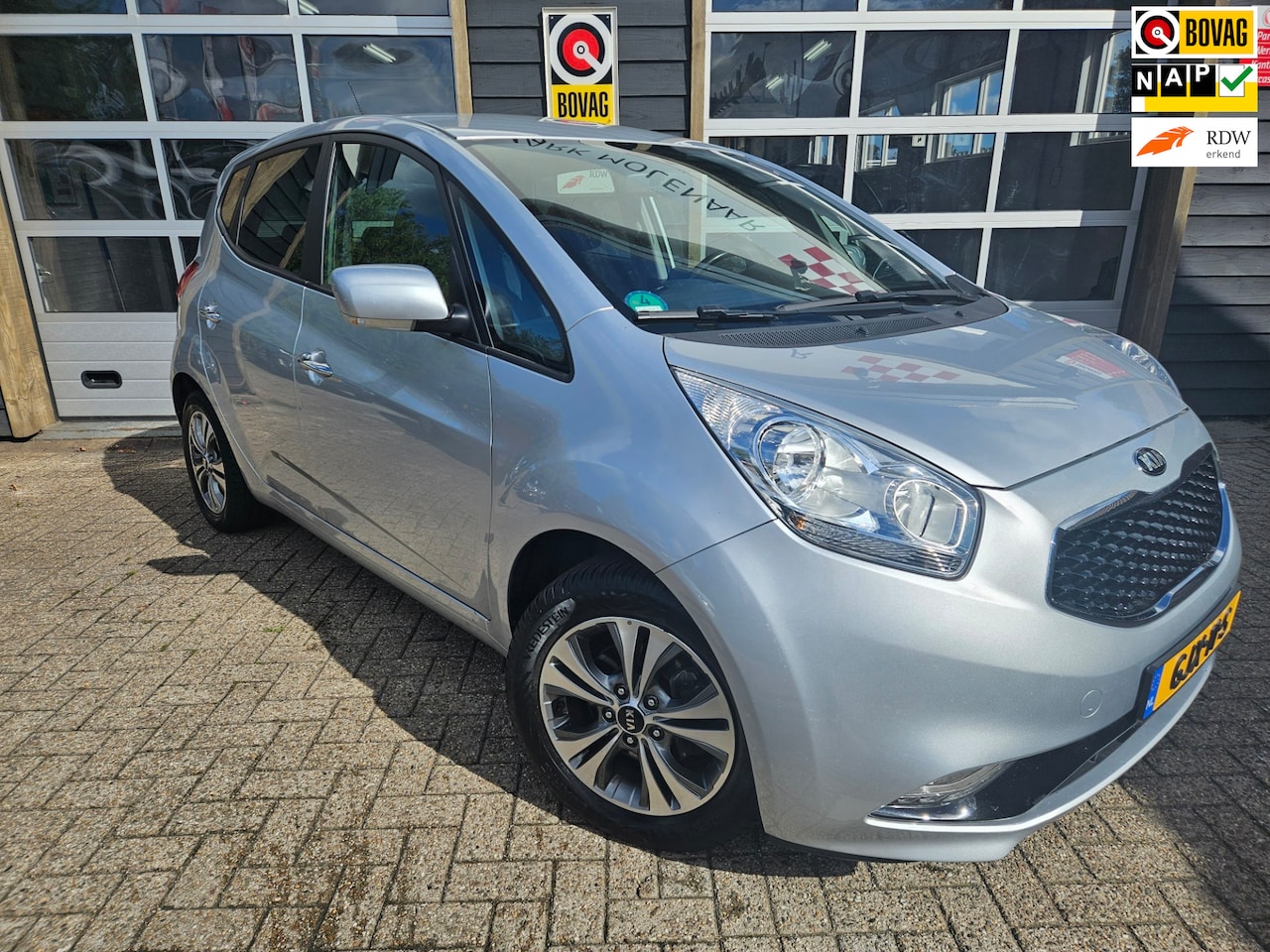 Kia Venga - 1.6 CVVT DynamicPLusLine 1.6 CVVT DynamicPLusLine,automaat,camera,lage km - AutoWereld.nl