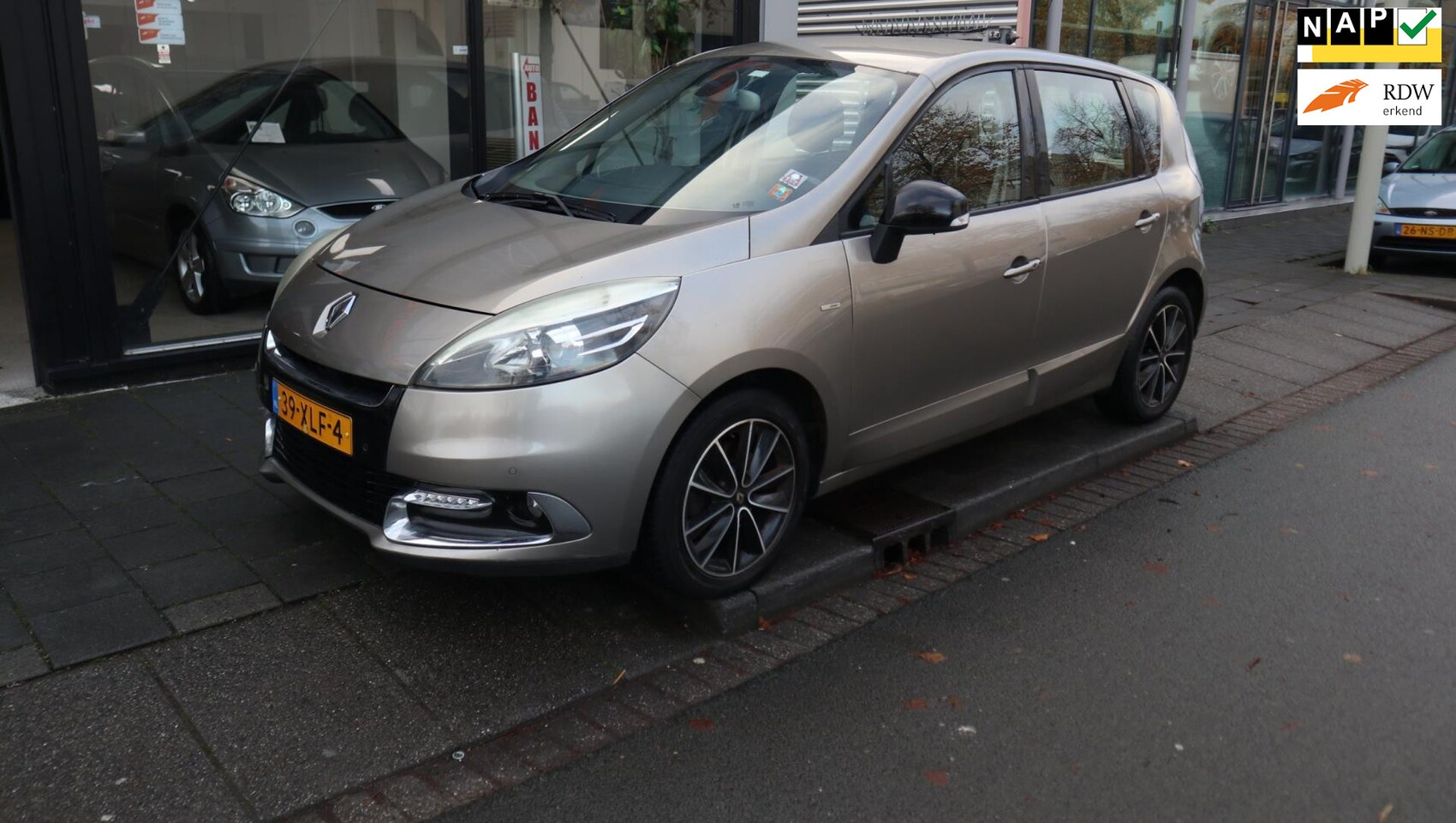 Renault Scénic - 1.4 TCe Bose CAMERA/KEYLESS/NAVI - AutoWereld.nl