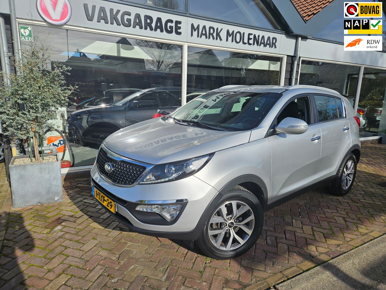 Kia Sportage - 1.6 GDI BusinessLine 1.6 GDI BusinessLine,nette auto,lage km!!!navigatie,camera - AutoWereld.nl