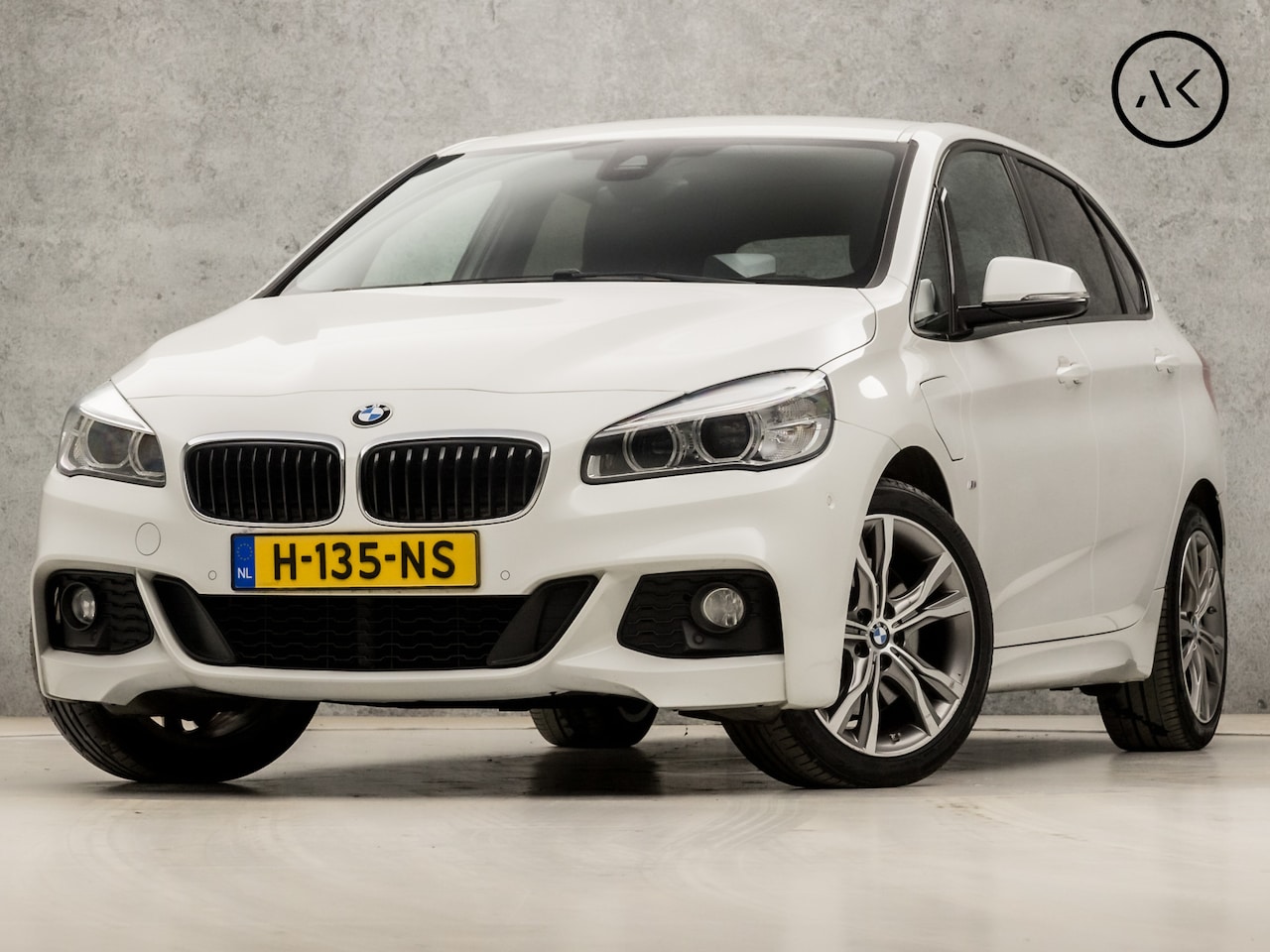 BMW 2-serie Active Tourer - 225xe High Executive M Sport 225Pk Automaat (GROOT NAVI, M PAKKET, HEAD-UP DISPLAY, STOELV - AutoWereld.nl