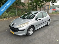 Peugeot 207 - 1.4-16V XR