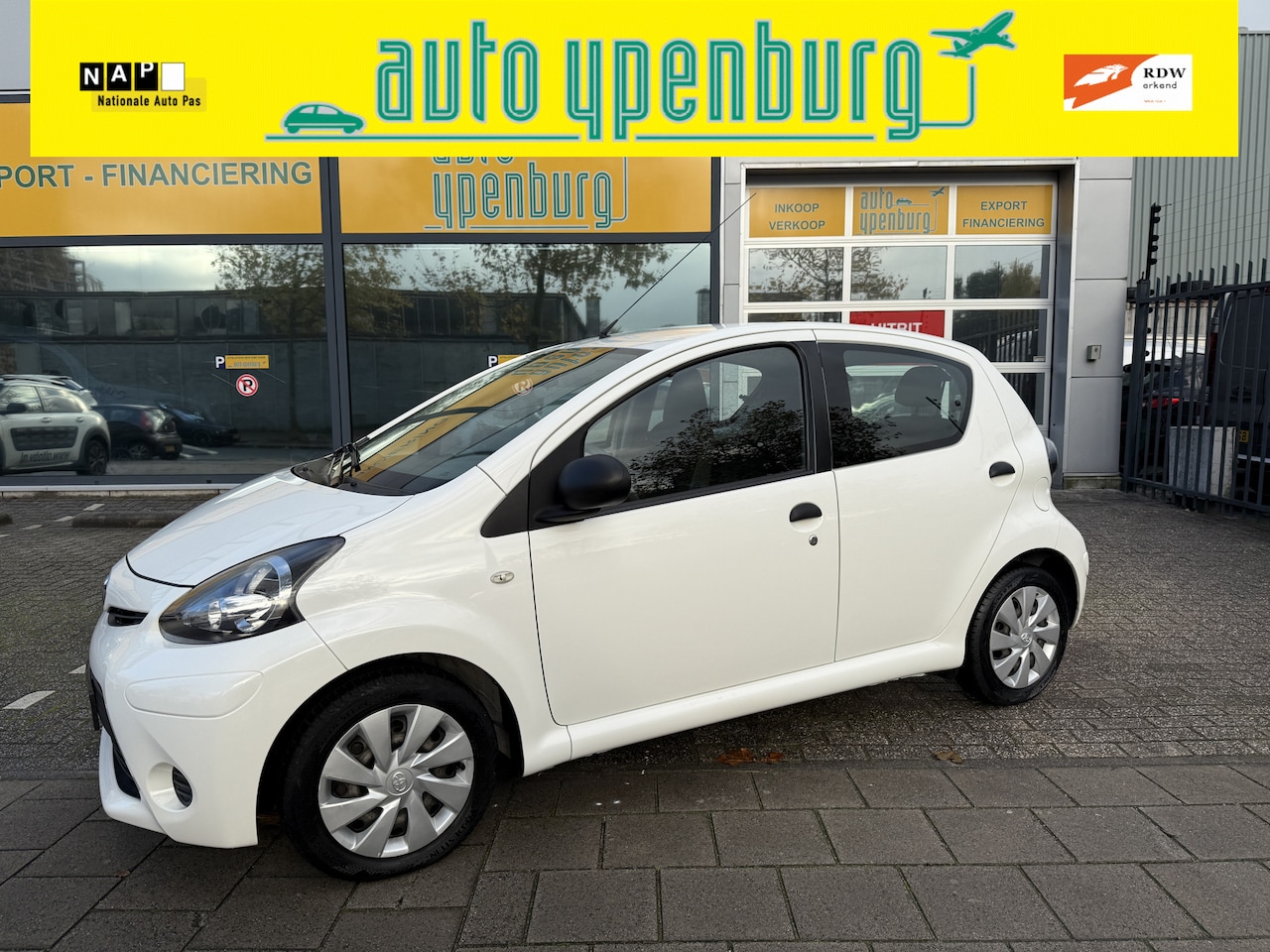 Toyota Aygo - 1.0 VVT-i Now * 118.753 Km * Airco * 5 Deurs * Nw Staat * - AutoWereld.nl