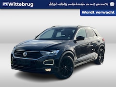 Volkswagen T-Roc - 1.5 TSI 150pk R-Line DSG AUTOMAAT Panorama dak / 2x R-LINE / Navigatie / APP Connect / LM