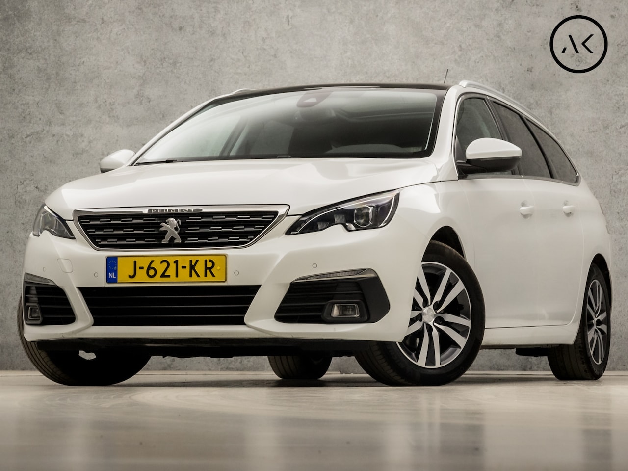 Peugeot 308 SW - 1.2 PureTech Deluxe (PANORAMADAK, APPLE CARPLAY, GROOT NAVI, 360 CAMERA, LEDER, SPORTSTOEL - AutoWereld.nl