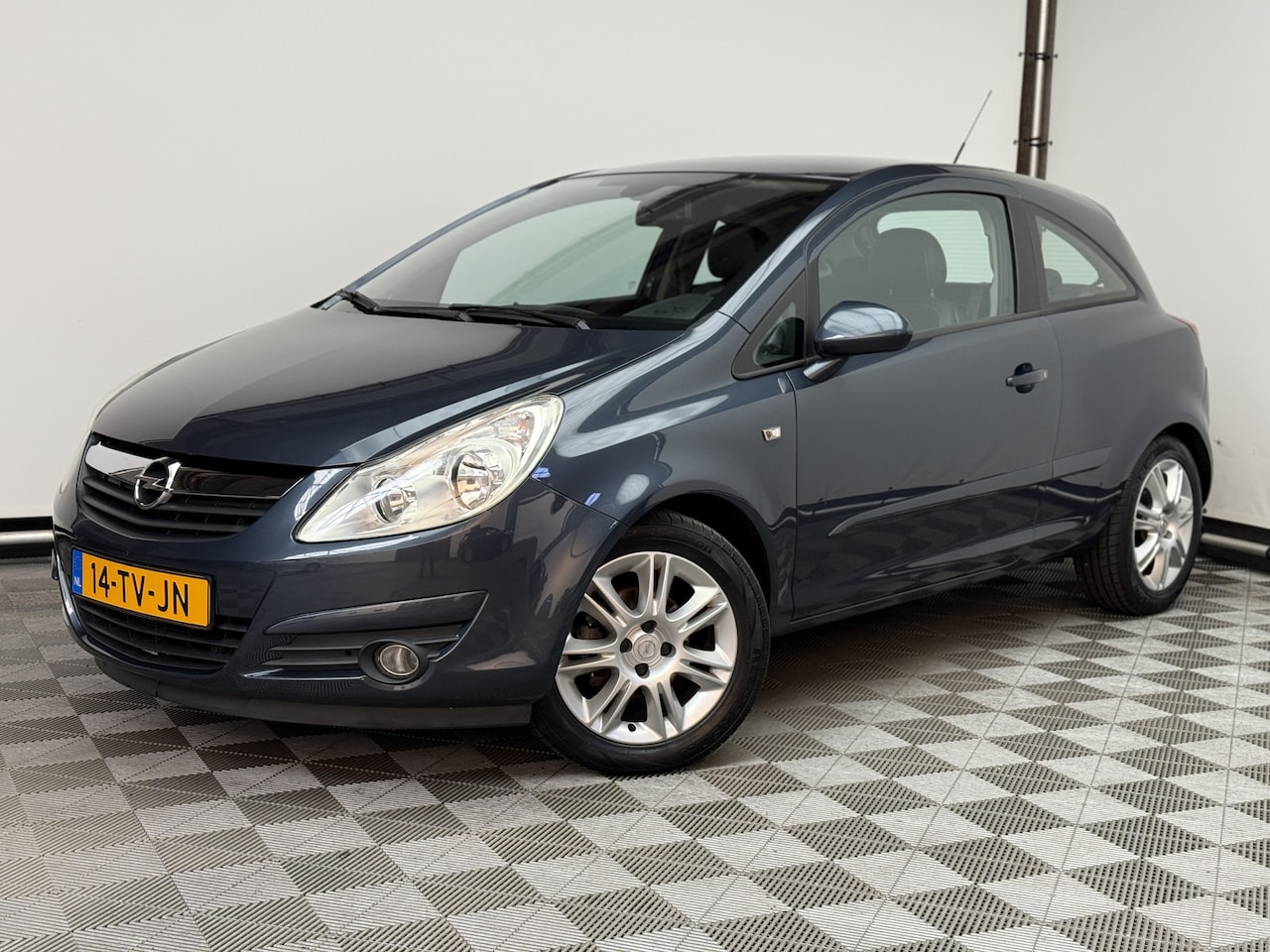 Opel Corsa - 1.4-16V Cosmo Automaat Airco LM16" NL Auto - AutoWereld.nl