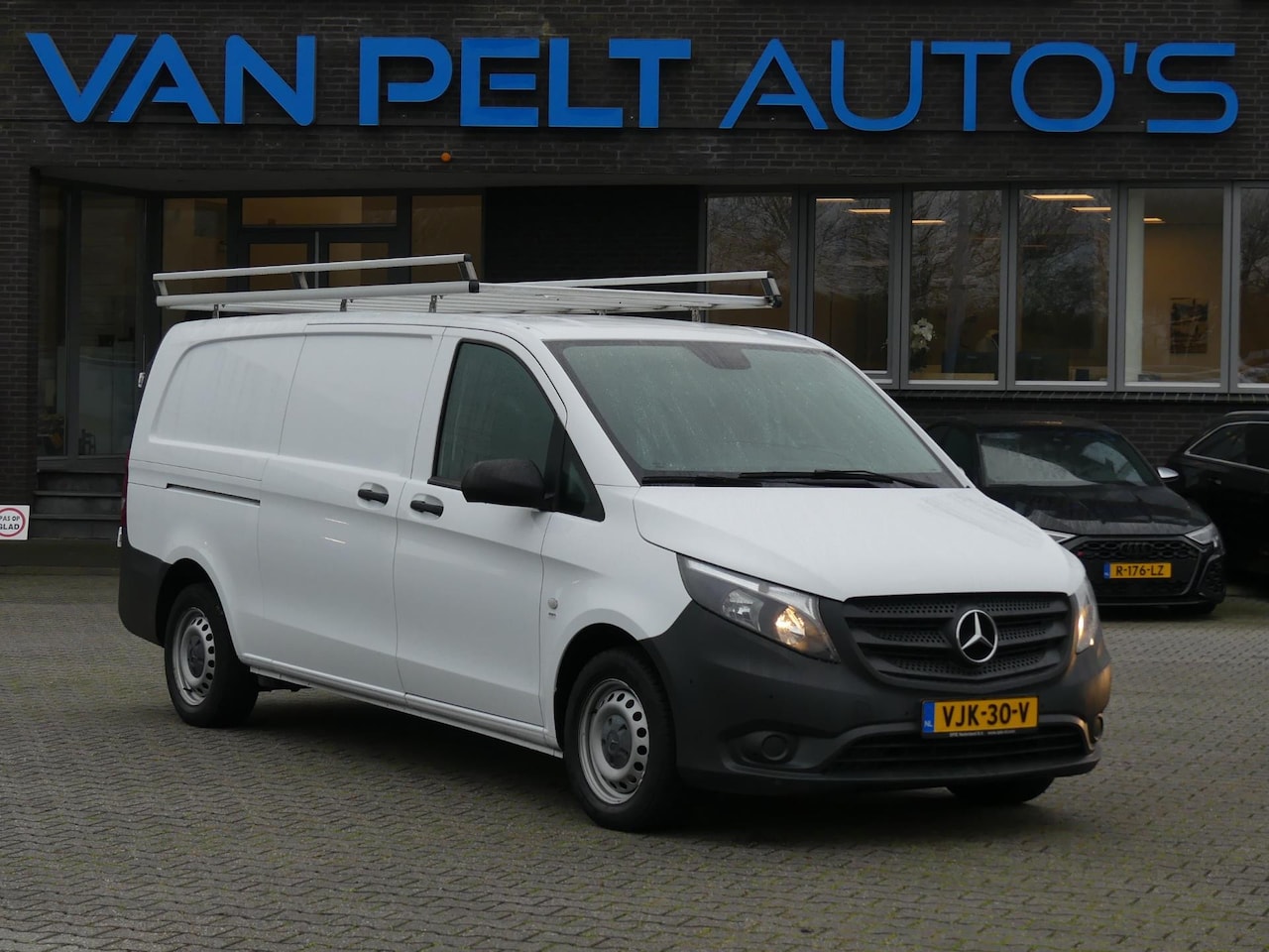 Mercedes-Benz Vito - 116 CDI 163PK XL 2X S-Deur / Carplay / Trekhaak - AutoWereld.nl