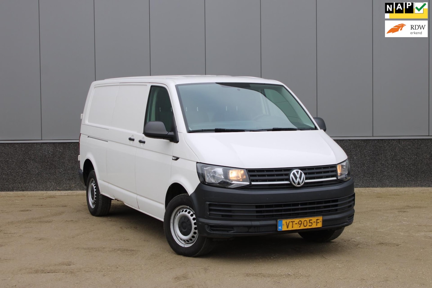 Volkswagen Transporter - 2.0 TDI L2H1 Trendline 2.0 TDI L2H1 Trendline 140PK - AutoWereld.nl