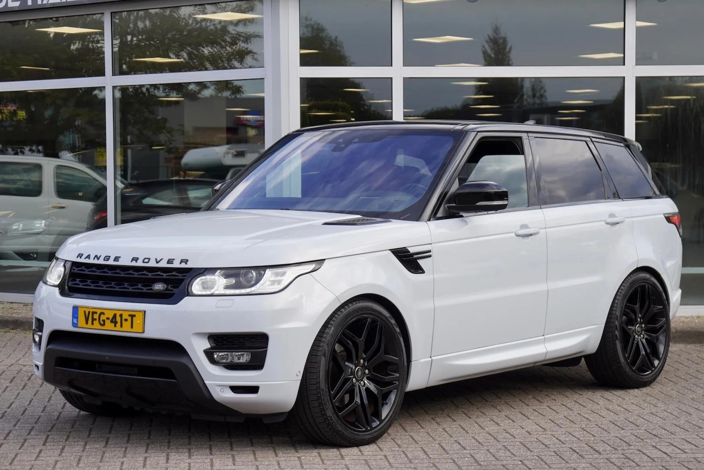 Land Rover Range Rover Sport - 3.0 TDV6 GRIJS KENTEKEN 22" LUCHTVERING HUD NAVI CAMERA LED - AutoWereld.nl