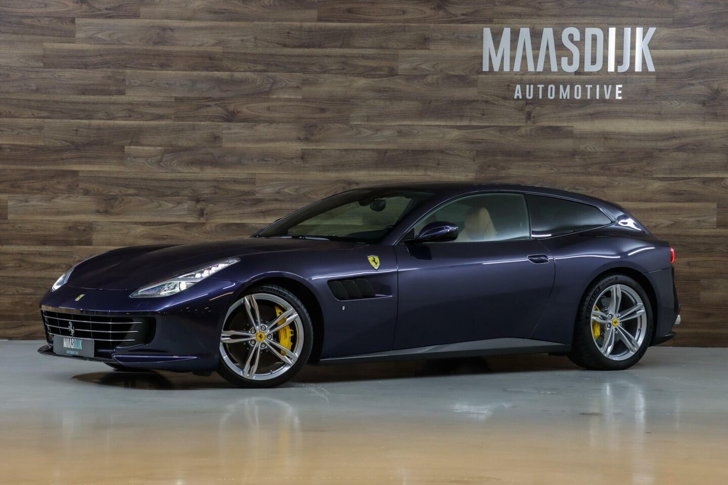 Ferrari GTC4 - 6.3 V12 Lusso|Historical Blu|Lift|Unique kms| - AutoWereld.nl