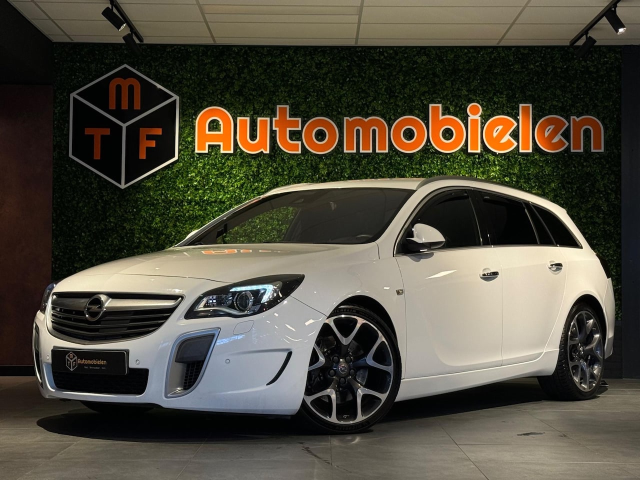 Opel Insignia Sports Tourer - 2.8 T OPC 4x4 2.8 T OPC 4x4 - AutoWereld.nl