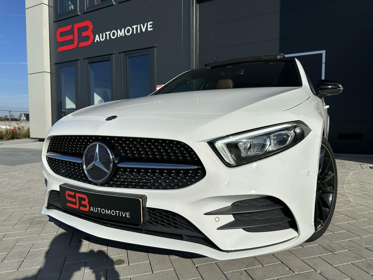 Mercedes-Benz A-klasse - 180 AMG PANO KEYLESS LEDER FULL OPTION! - AutoWereld.nl