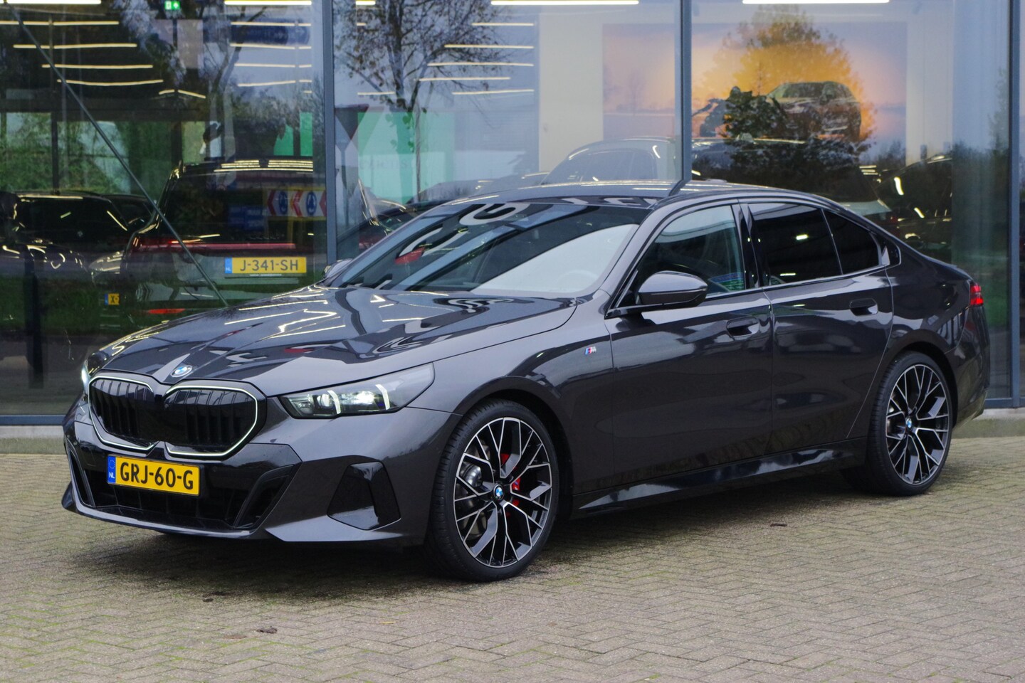 BMW 5-serie - 520i 190 PK M-Sport *2024 MODEL*, H/K Sound, Head-up, Stoelkoeling, Iconic Glow, 360 Camer - AutoWereld.nl