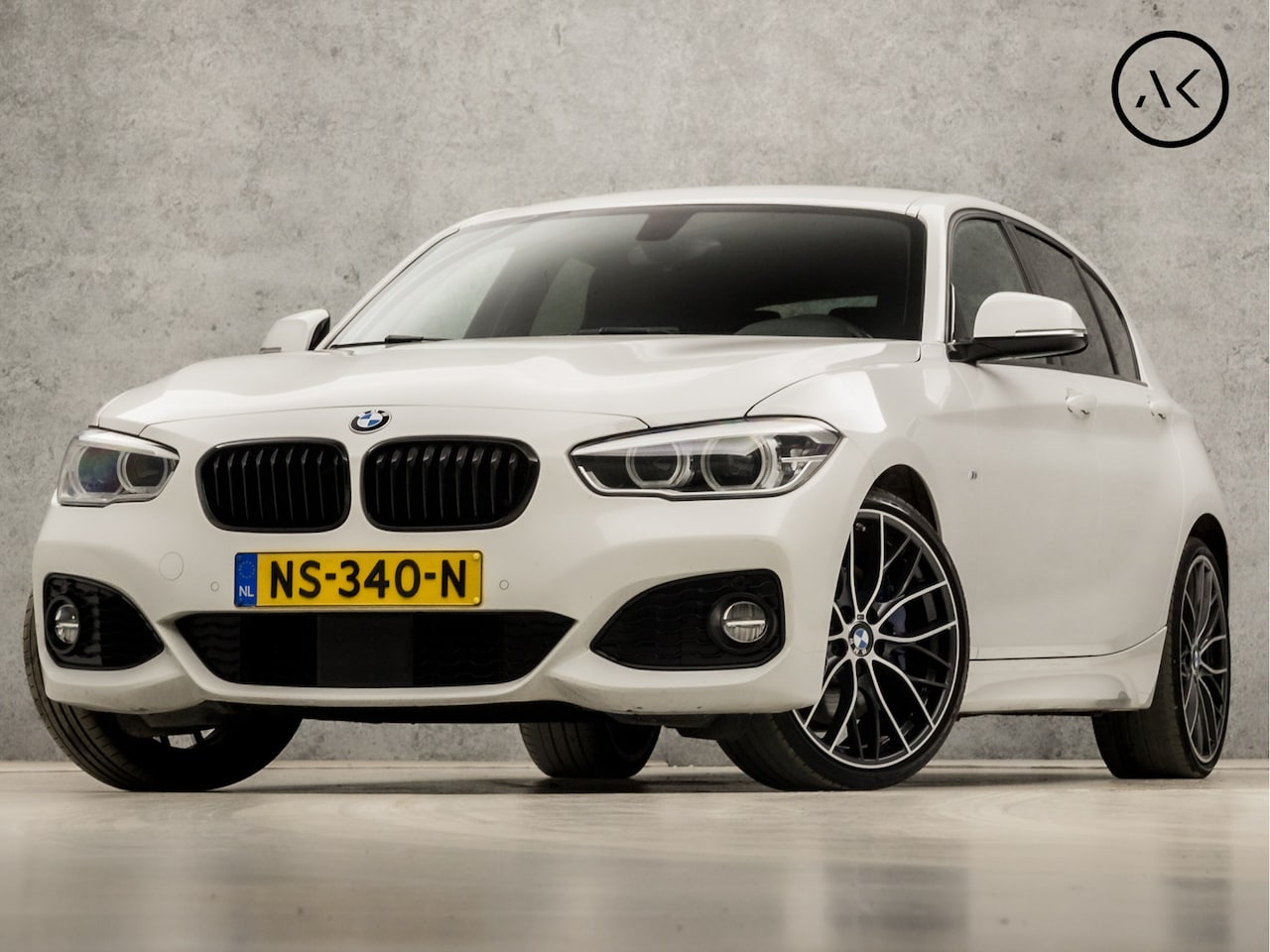 BMW 1-serie - 118i M Sport High Executive Automaat (GROOT NAVI, M PAKKET, HARMAN/KARDON, ALCANTARA SPORT - AutoWereld.nl