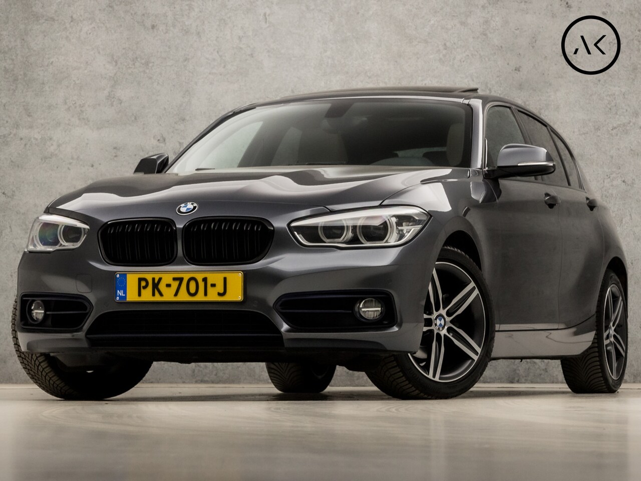 BMW 1-serie - 118i High Executive M Sport Automaat (SCHUIFDAK, M PAKKET, GROOT NAVI, LEDEREN SPORTSTOELE - AutoWereld.nl