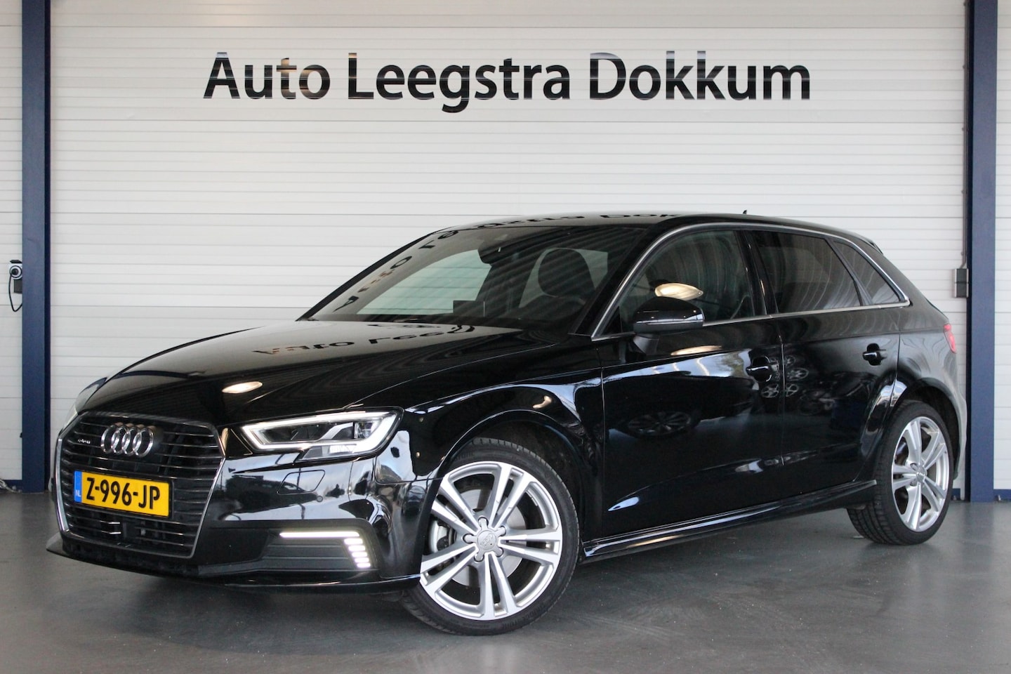 Audi A3 Sportback - 40 e-tron S-Line Sport Virtual Cockpit | Stoelverw. | Camera | Keyless | Clima | Navi | Ad - AutoWereld.nl