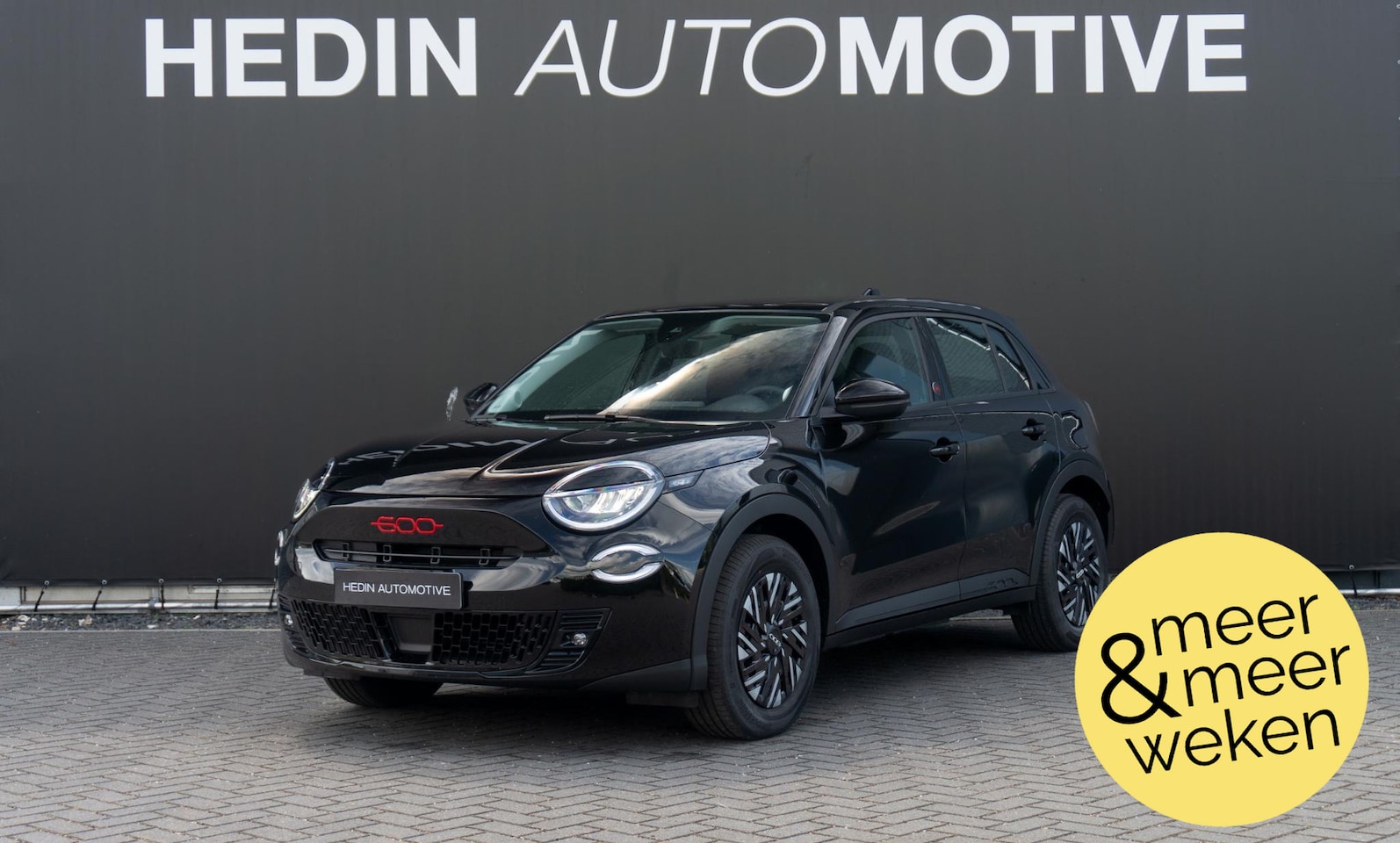 Fiat 600e - RED 54 kWh | Keyless start | Carplay | Parkeersensoren | LED | DAB+ | - AutoWereld.nl