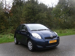 Toyota Yaris - 1.3 VVTi Comfort . 3 Drs . Airco . Elec ramen en spiegels . enz