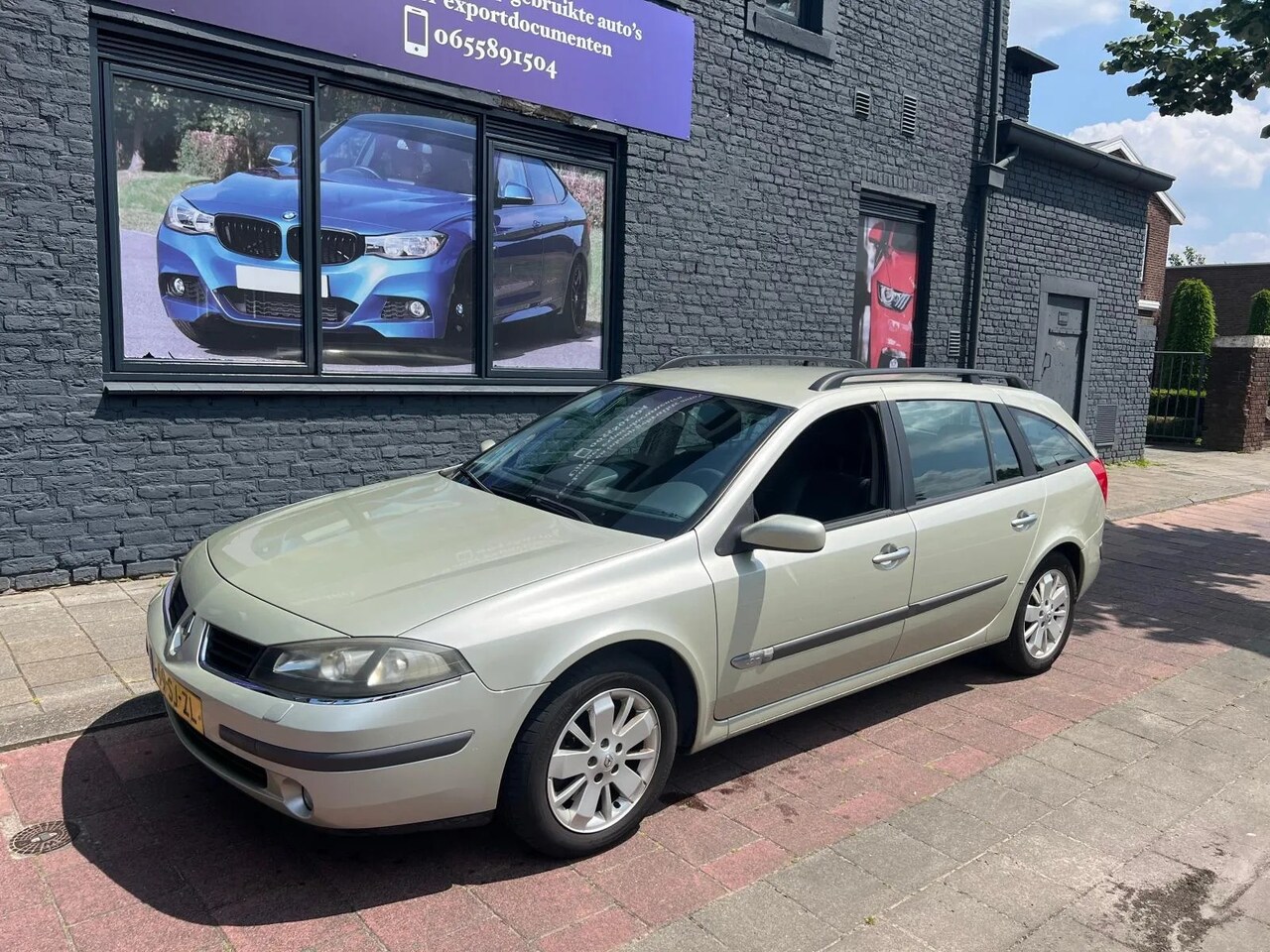 Renault Laguna Grand Tour - 2.0-16V T Tech Line riem vervangen navi - AutoWereld.nl