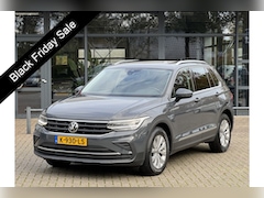 Volkswagen Tiguan - 1.5 TSI Life Business Opendak/Trekhaak/Keyless entry/Led