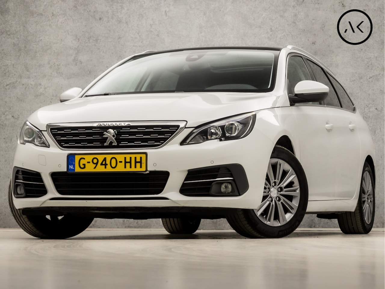 Peugeot 308 SW - 1.2 PureTech Deluxe (PANORAMADAK, APPLE CARPLAY, GROOT NAVI, 360 CAMERA, GETINT GLAS, SPOR - AutoWereld.nl