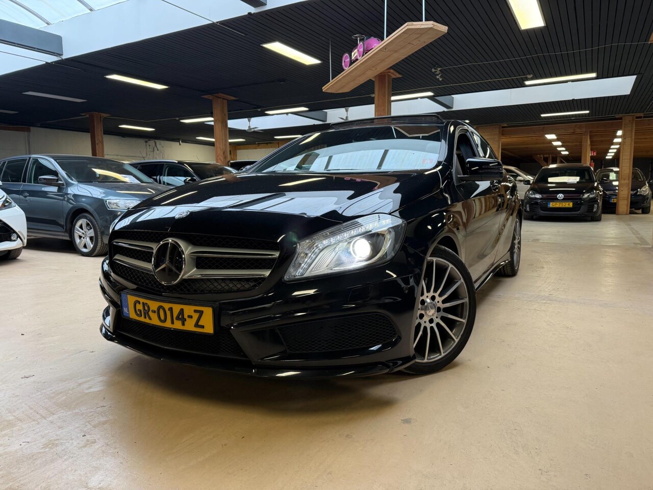 Mercedes-Benz A-klasse - 180 Ambition AMG Pano Airco Cruise Control - AutoWereld.nl