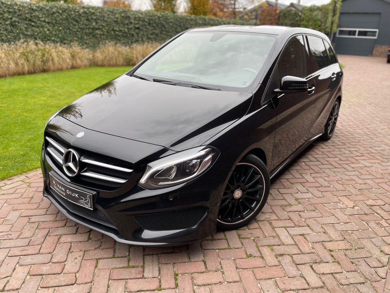 Mercedes-Benz B-klasse - 180 AMG Night Pakket Carplay 1e Eig. - AutoWereld.nl