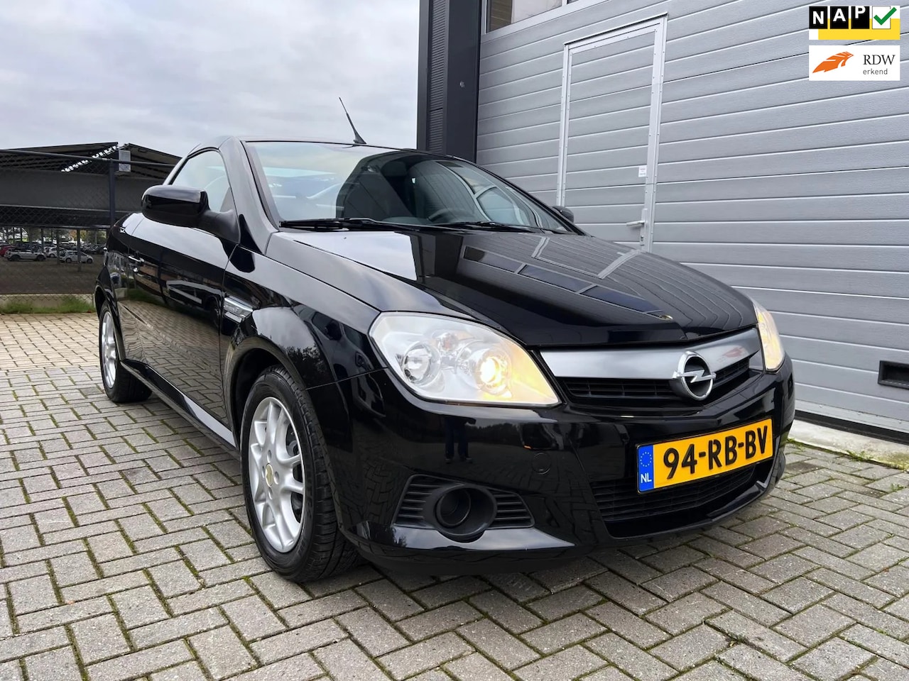 Opel Tigra TwinTop - 1.8-16V Cosmo - Apple Carplay - Airco - Stoelverwarming - Bluetooth - Half-Leder - Nieuwe - AutoWereld.nl