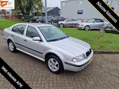 Skoda Octavia - 1.6 GLX